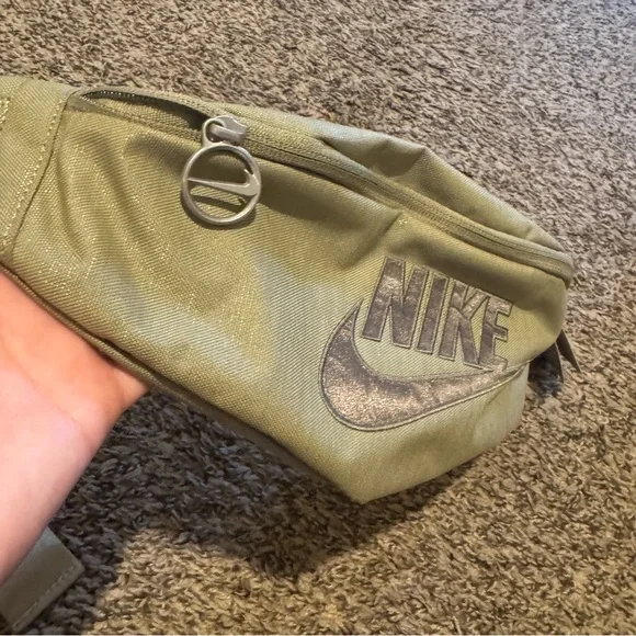 Nike Heritage Olive Green Crossbody Fanny Pack Bag - Picture 3 of 6